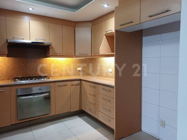 Con terrazas propias, a media cuadra de Horacio y Homero