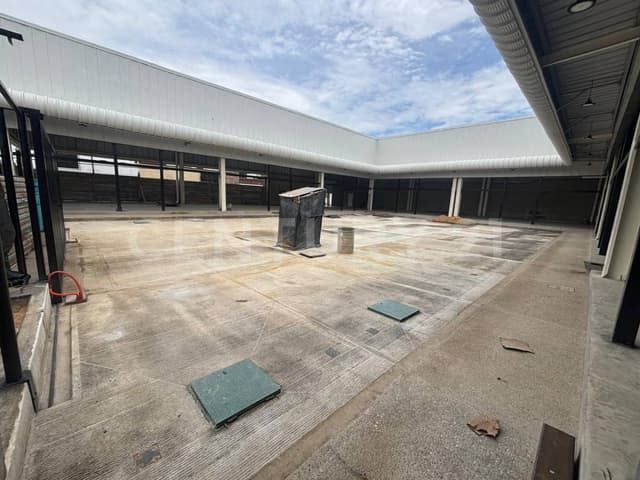 SE RENTAN 2 LOCALES COMERCIALES EN PLAZA NUEVA EN VOLCANES