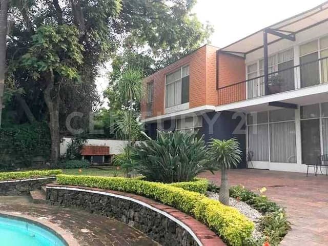 Residencia en palmira en avenida principal