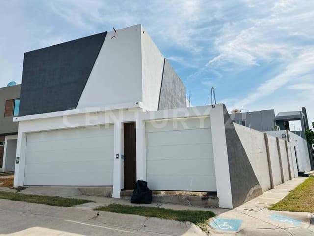 CASA EN PRIVADA PUNTO ORIENTE