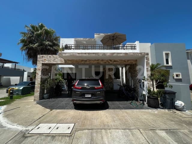 Casa en Venta en Mazatlan, Sinaloa, Mexico. Marina Kelly. 5 Recámaras