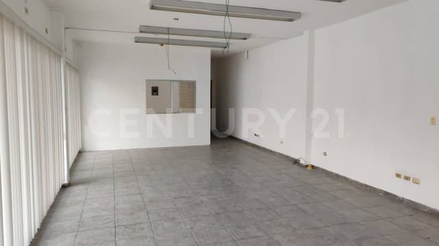 SE RENTA LOCAL COMERCIAL PLANTA BAJA EN PLAZA AL NORTE SOBRE LEA