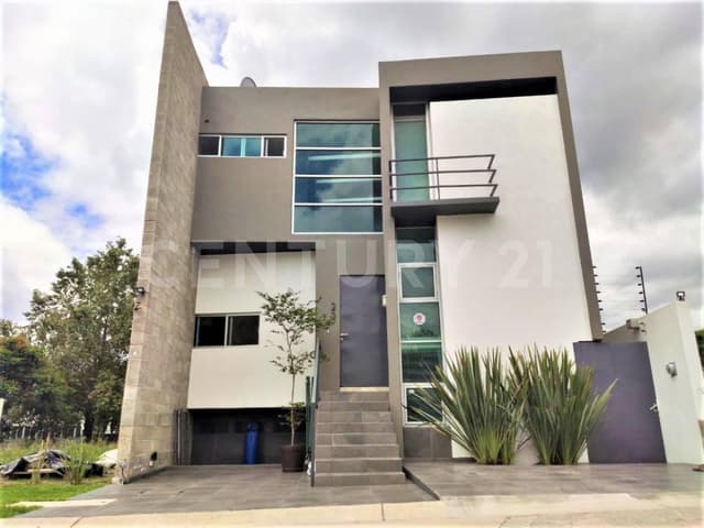 Casa en Venta con excelente diseño y amplias áreas verdes