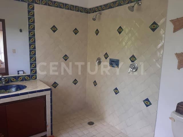 Residencia en Fraccionamiento con vigilancia