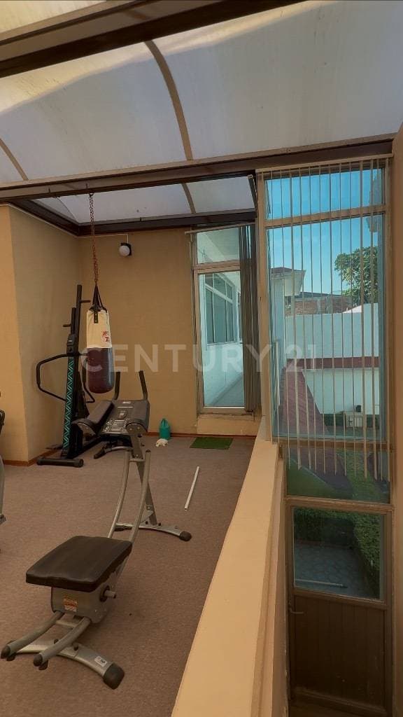 Casa en VENTA, a media calle de Montevideo.