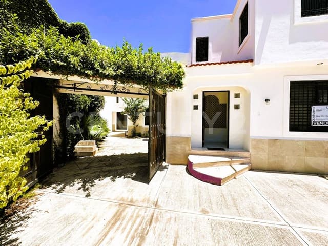 Dos casas en un terreno en Cancún detrás de Las Plazas outlet SM 39