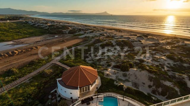TERRENO FRENTE AL MAR EN FRACCIONAMIENTO EXCLUSIVO