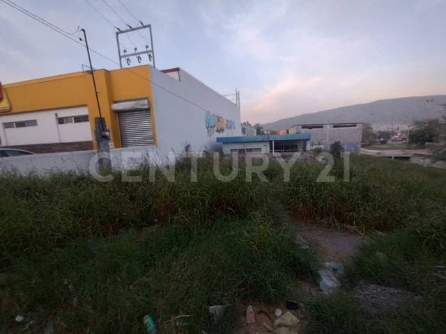 TERRENO EN VENTA EN COL. PLUTARCO ELIAS CALLES EN MONTERREY