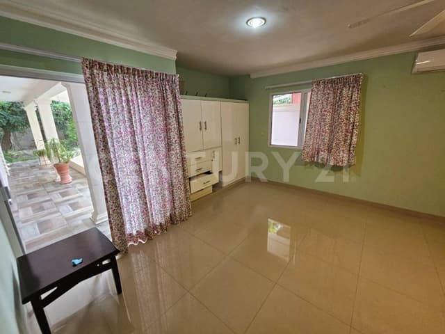 Casa en venta de 4 recamaras y alberca al norte de Mérida, Yucatán.