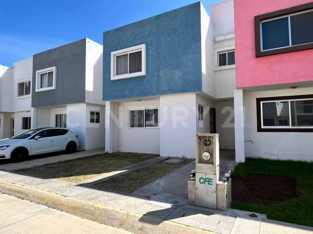 Casa en venta en club de golf en Circuito Viñedos, SJR, QRO