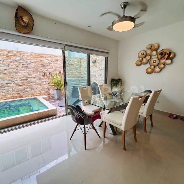 Casa familiar en Venta con Alberca - Residencial Arbolada