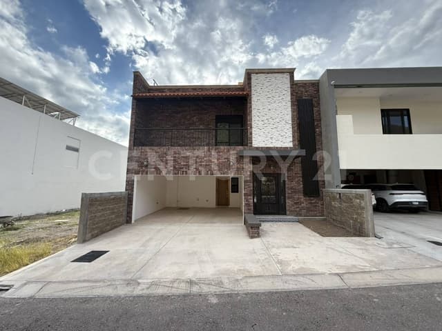 Casa en Venta en Fraccionamiento Bosque Real en Chihuahua, Chihuahua