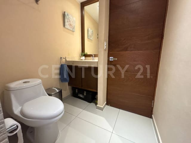 Casa de 3 niveles en Venta en Arbolada: estilo, seguridad y confort