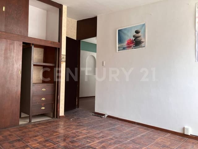 OFICINA EN RENTA EN BUGAMBILIAS CON SERVICIOS INCLUIDOS.