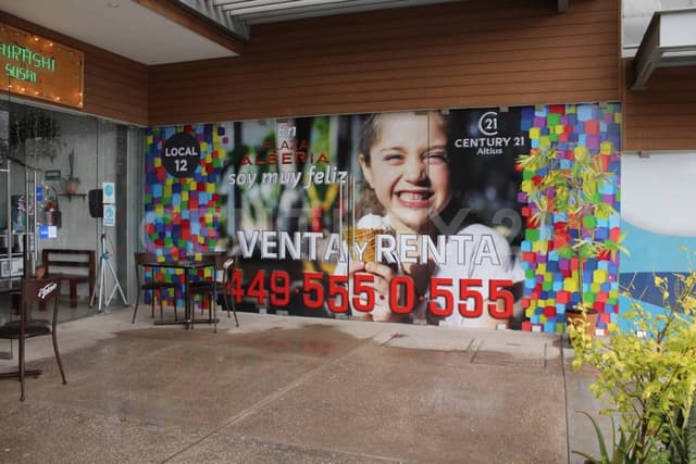 Local 12 en renta en Plaza Alberia