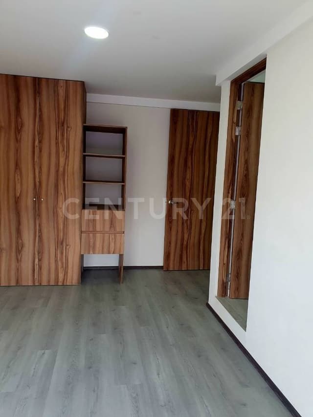 Frente a Mercado Gabriel Hernández