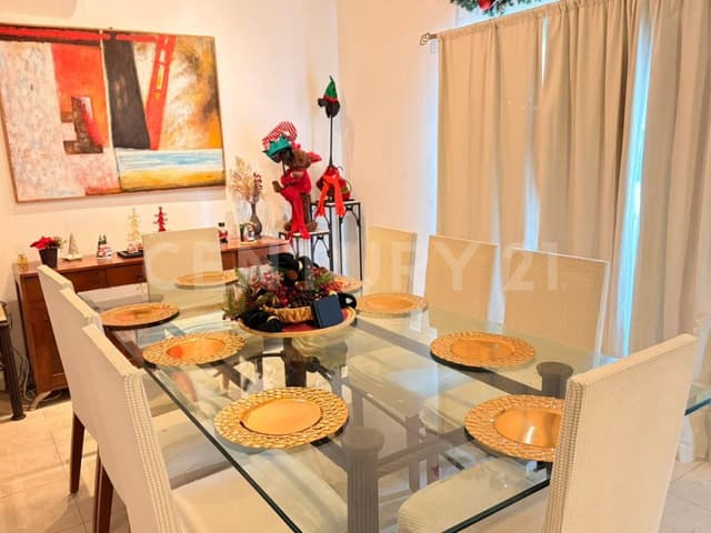 Casa en Venta Quinta Madeira Frente a la Gran Plaza C4107