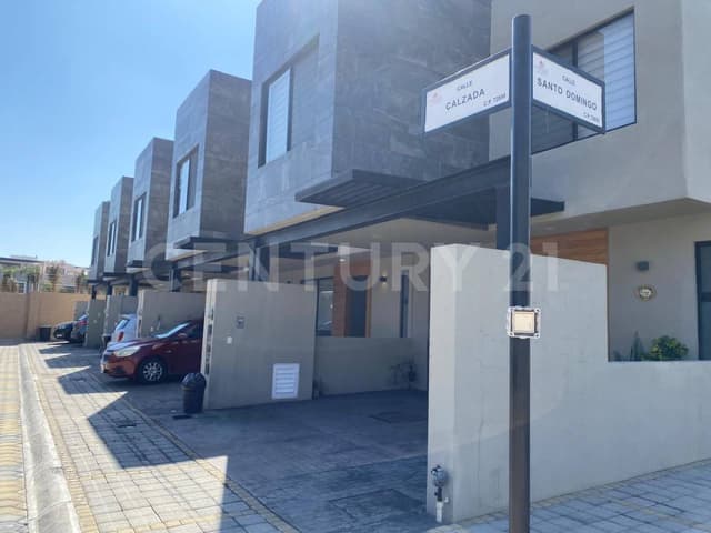 Casa en renta 4 recamaras con Roof Garden y Amenidades Exclusivas en La Rioja