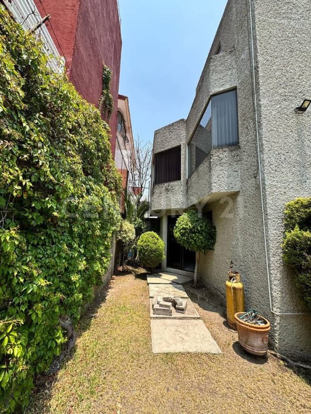 SE VENDE HERMOSA CASA EN LOMAS VERDES