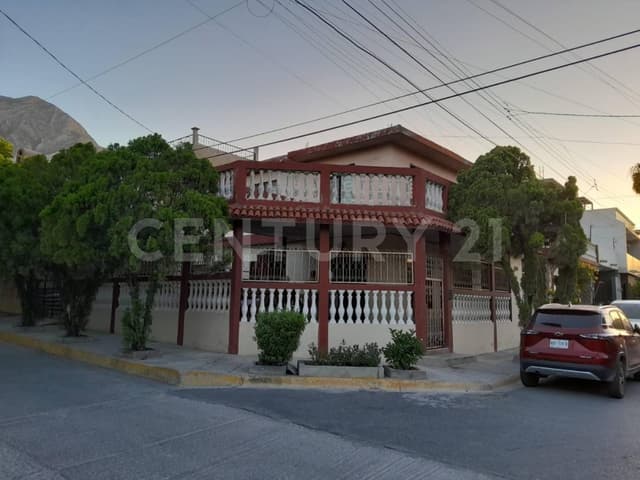 CASA EN VENTA EN COL. ZIMIX EN SANTA CATARINA NUEVO LEON