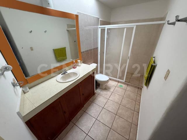 Casa amplia con gran terreno en zona consolidada SVM3025