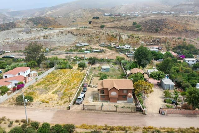 CASA EN VENTA EN 4 MILPAS ENSENADA, BAJA CALIFORNIA.