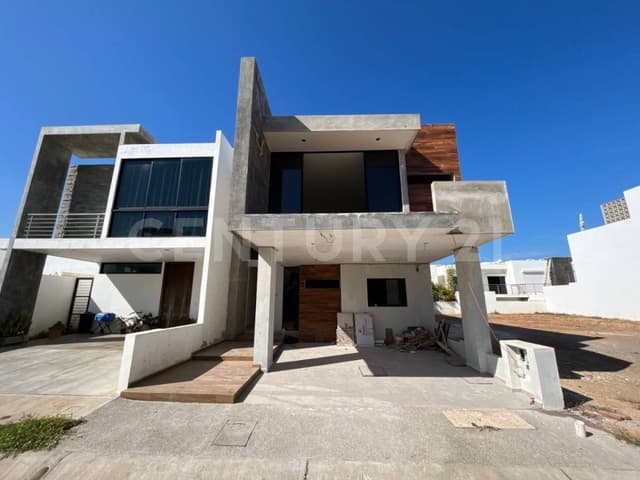 Casa en Venta en Mazatlan, Sinaloa, Mexico. Altabrisa Residencial.