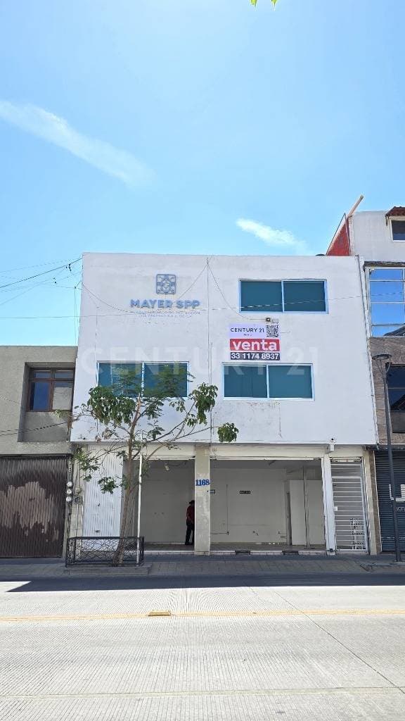 Departamento con locales en Venta Mezquitan