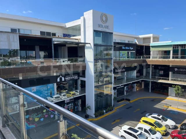 Local comercial de 327 M2 venta en importante Av. norte de Mérida, Plaza Solare.
