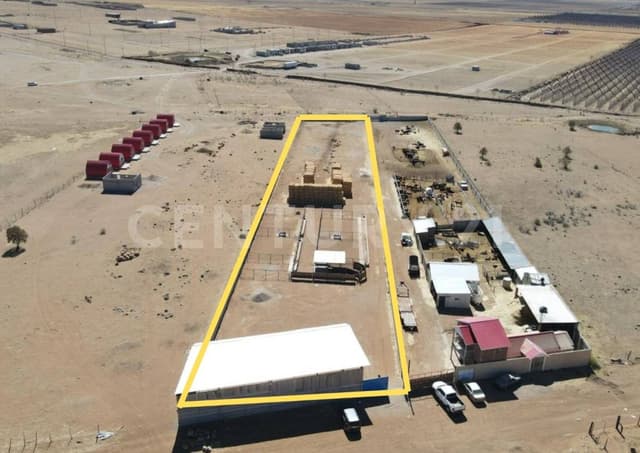 Terreno con corrales para manejo de ganado, equipado