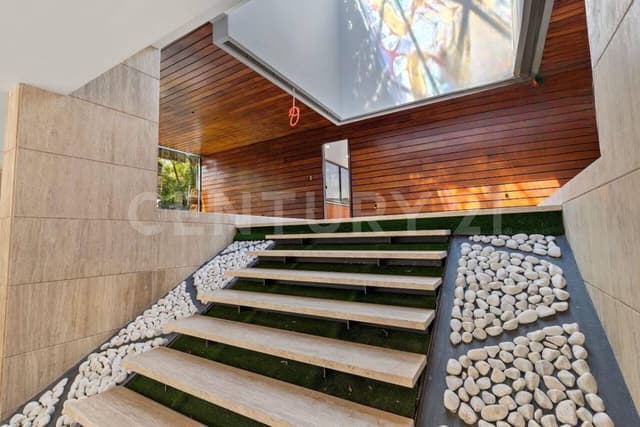 Renta de casa en corazón de Lomas de Chapultepec, amplia e iluminada