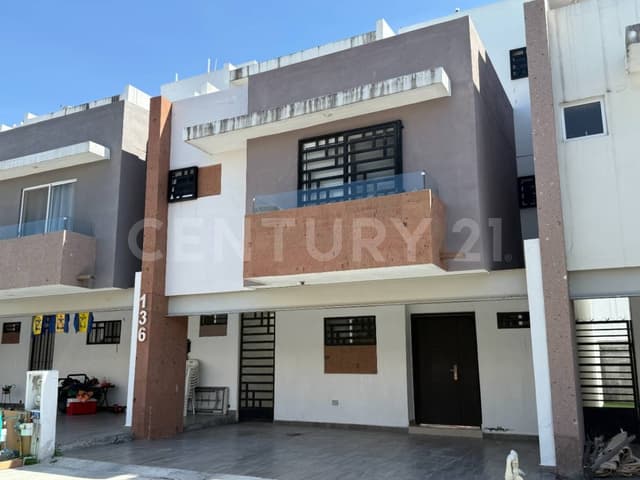 Casa en Renta Semi Amueblada 3 niveles Valle La Rioja, Apodaca NL