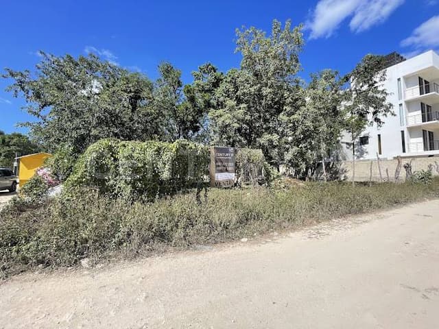 Lote comercial con 3 calles-frentes a 5 min de la playa y 1 de la Coba