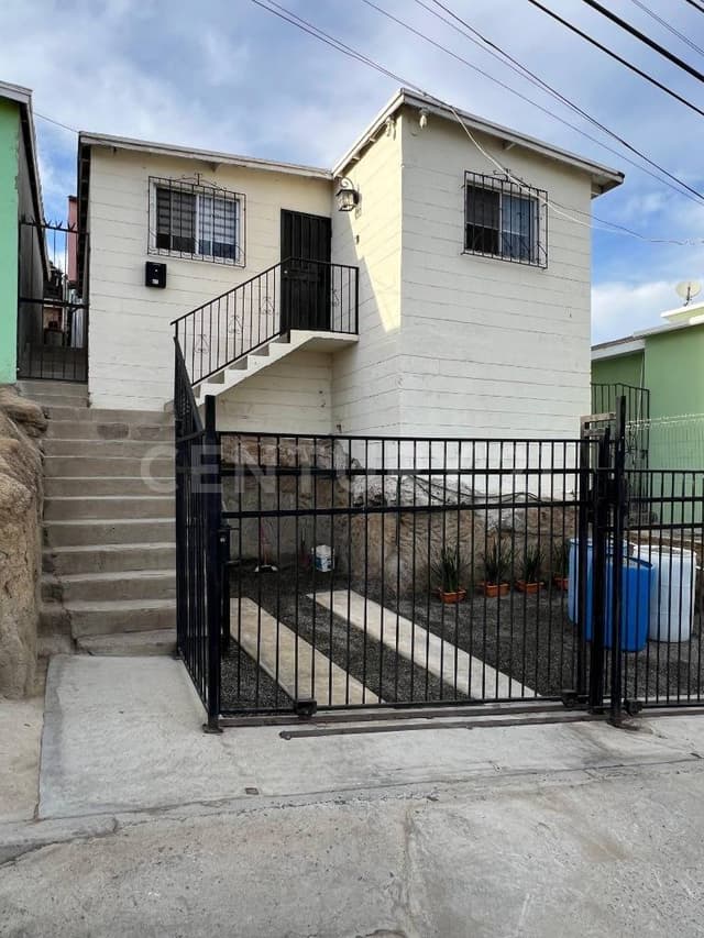 CASA EN VENTA EN LOMAS DE VALLE VERDE ENSENADA B.C