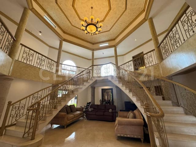 Hermosa residencia ubicada en Portal del Huajuco