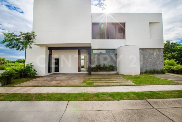 VENTA CASA 4 RECÁMARAS CON ALBERCA EN FRACC.FLAMINGOS,BUCERIAS, NAYARIT