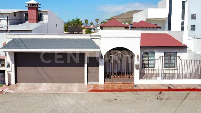 CASA EN VENTA EN FRACCIONAMIENTO VALLE DORADO EN ENSENADA, BAJA CALIFORNIA