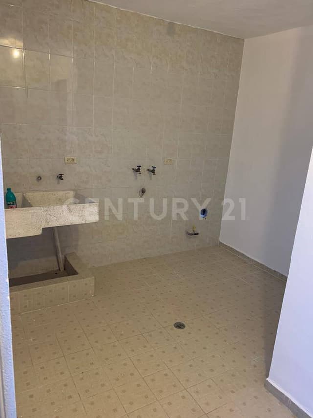 CASA EN VENTA EN COL. JARDINEA DEL PASEO EN MONTERREY