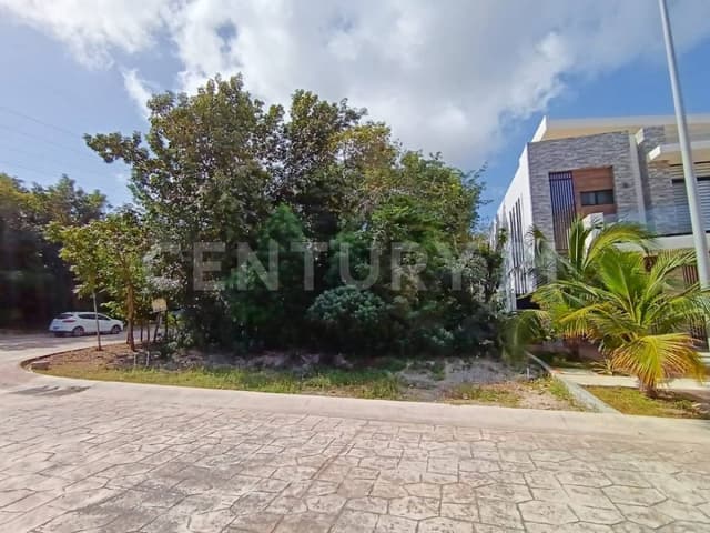 TERRENO EN VENTA EN RESIDENCIAL SENDEROS MAYAKOBA EN PLAYA DEL CARMEN