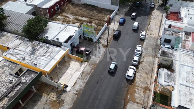 LOCAL COMERCIAL EN AVENIDA CUPULES