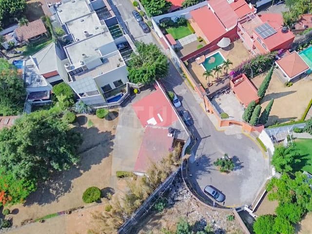 TERRENO 1,051 m2 EN LOMAS DE CORTES CUERNAVACA MORELOS $3,000,000.00 MXN