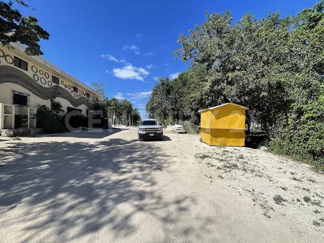 Lote comercial con 3 calles-frentes a 5 min de la playa y 1 de la Coba