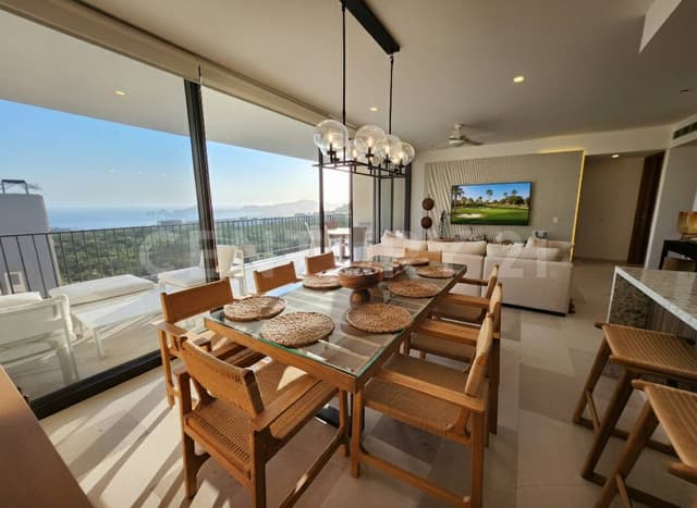 Condo de Lujo en Solaria con Vista al Mar y al Arco en Cabo San Lucas