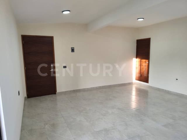 SE RENTAN DOS LOCALES EN LOMAS DEL CRESTÓN