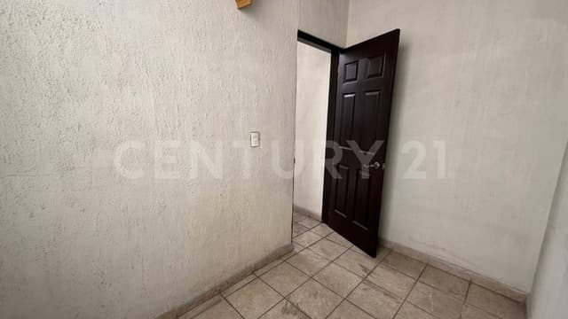 Propiedad en venta Av 508 con casa, 1 departamento, y 2 locales para remodelar