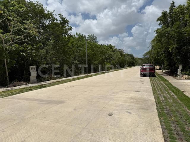 Venta Lote comercial sobre avenida principal Cancun Q. Roo SVM1125