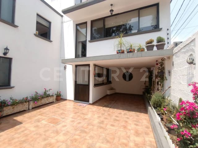 Casa en Venta en La Perla, Naucalpan, Edo. Méx