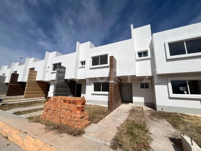 Casa en Bosques de San Juan con acceso a casa club, SJR, QRO