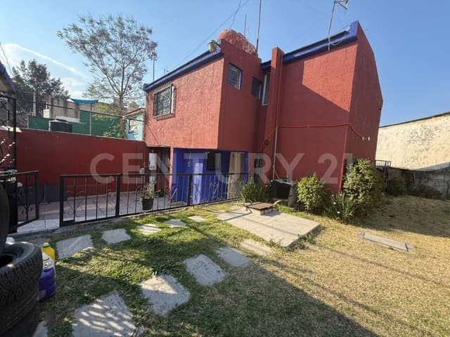 Casa en venta en Viveros del Lago, Tlalnepantla, Estado de México.