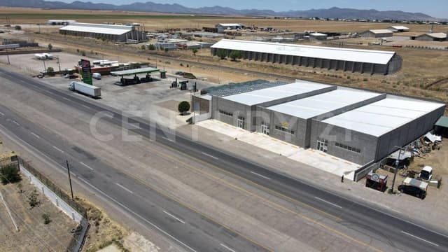 - SE RENTA BODEGA COMERCIAL EN CARRETERA CUAUHTEMOC- LA JUNTA